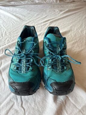 La Sportiva Women’s Trail Running Shoes in Teal and Dark Teal